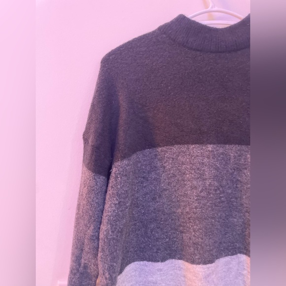 Elegant smock neck sweater with colour block stripes - Picture 6 of 6